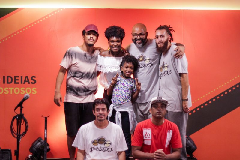 Parte da equipe de produção do Sarau Poetas Compulsivos