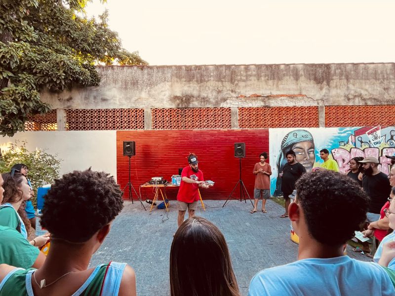 Dorgo durante apresentação artística.