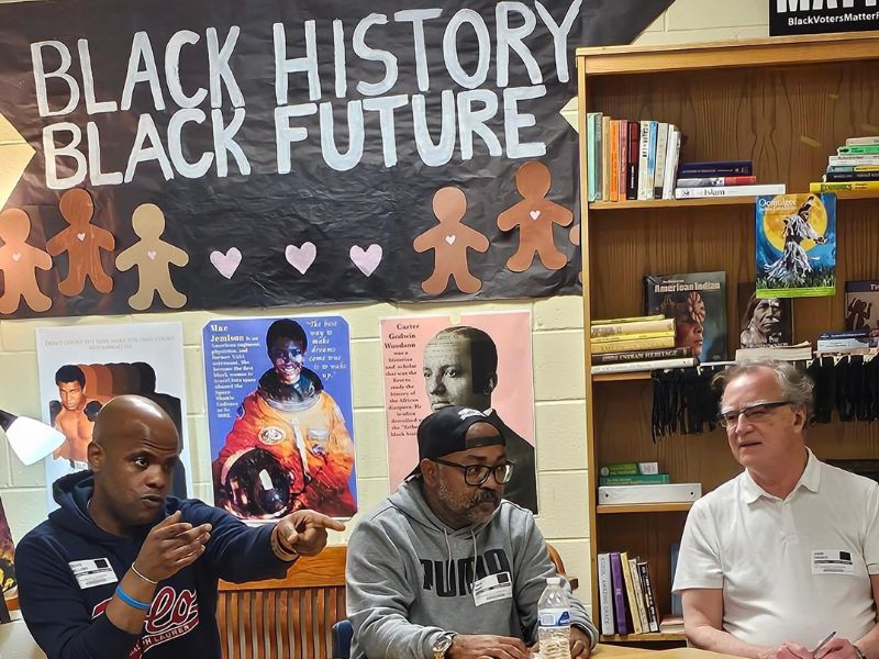 Travis Willians, Dudu de Morro Agudo e John French na Cedar Shoals High School, em Athens, na Georgia.