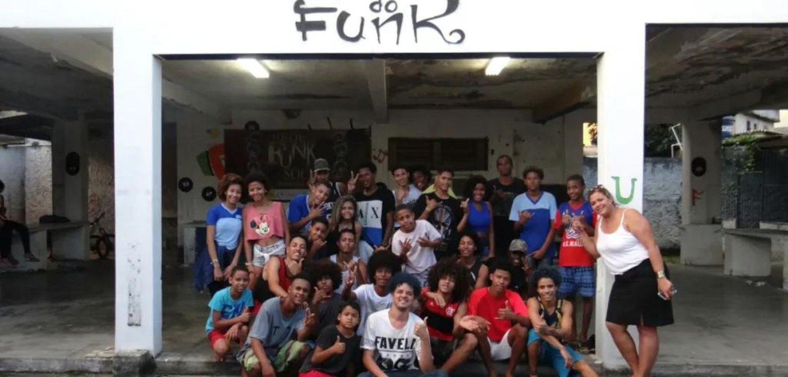 Funkeiros de São Gonçalo transformam escola desativda em Centro Cultural
