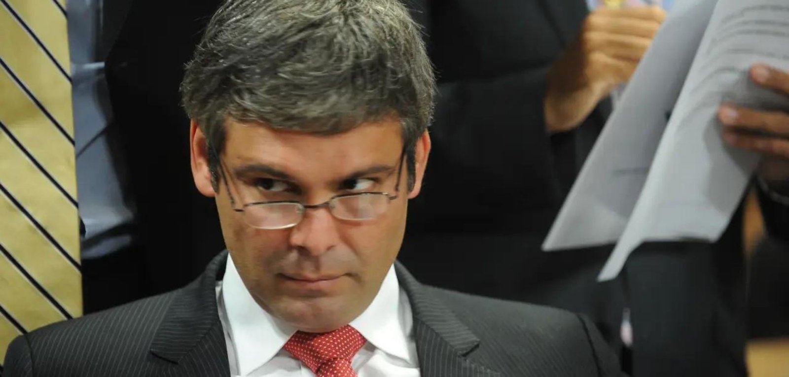 Lindbergh Farias aciona a justiça contra Luciano Huck, Fausto Silva e a Rede Globo