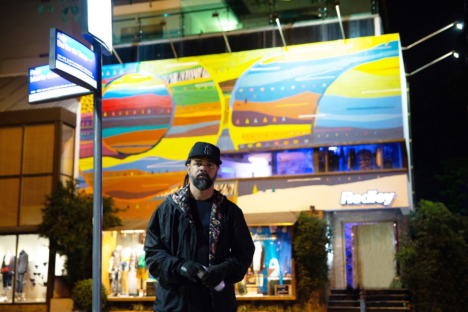 Redley lança edição Ipanema Wall e collab assinados pelo grafiteiro Kajaman