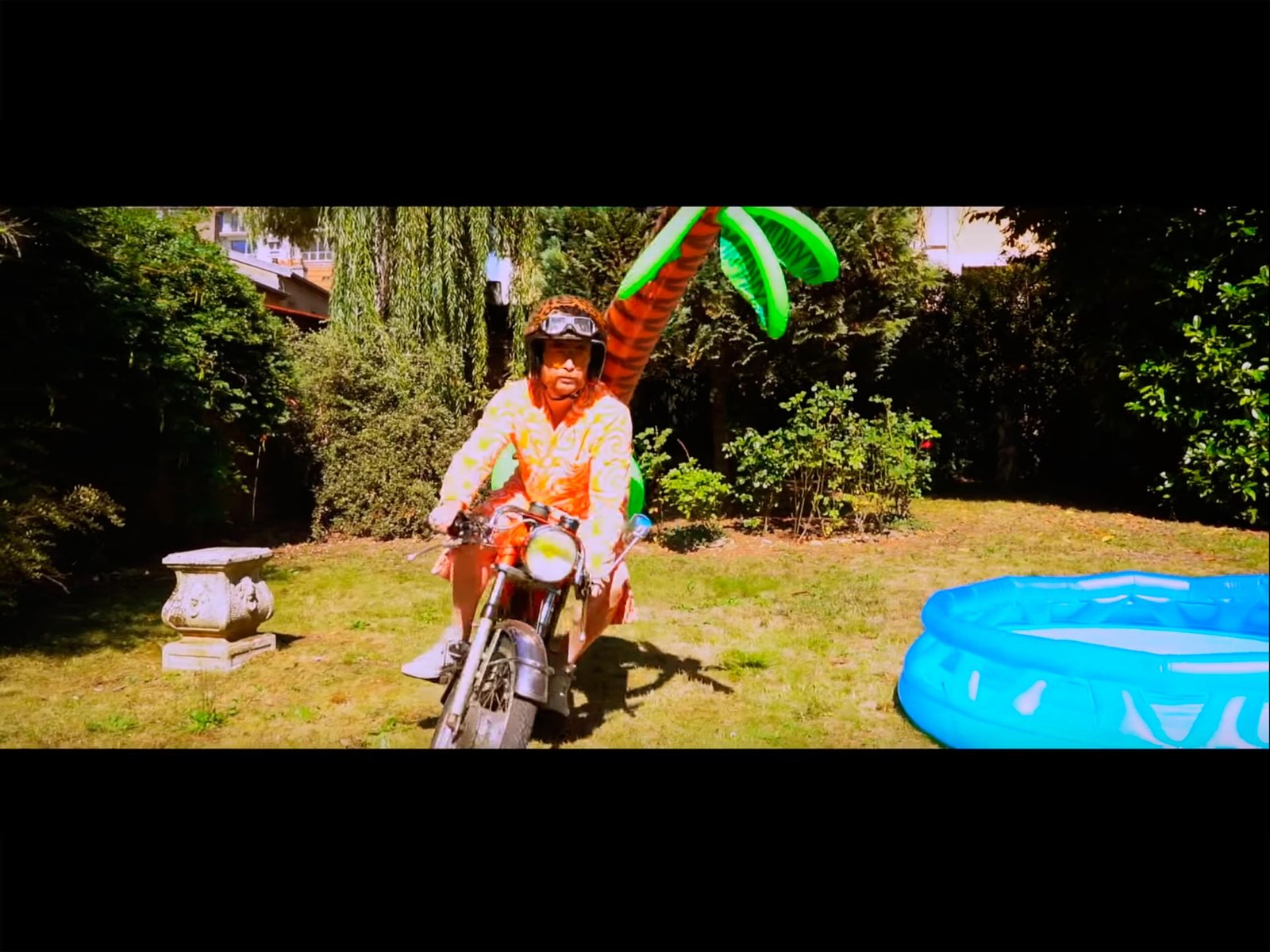 Swimming Poll: novo videoclipe do grupo francês Eyetiti