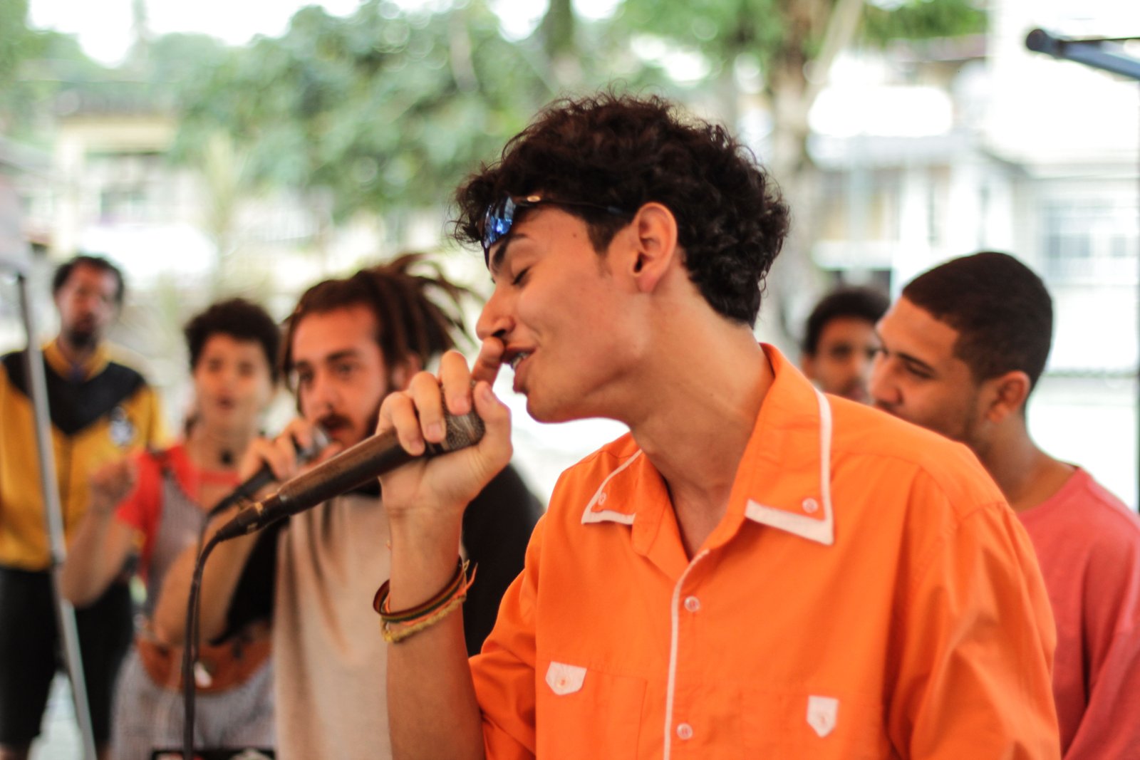 Rapper Ninja, do Estúdio Nuvem, canta “Celta Cinza” em São João de Meriti