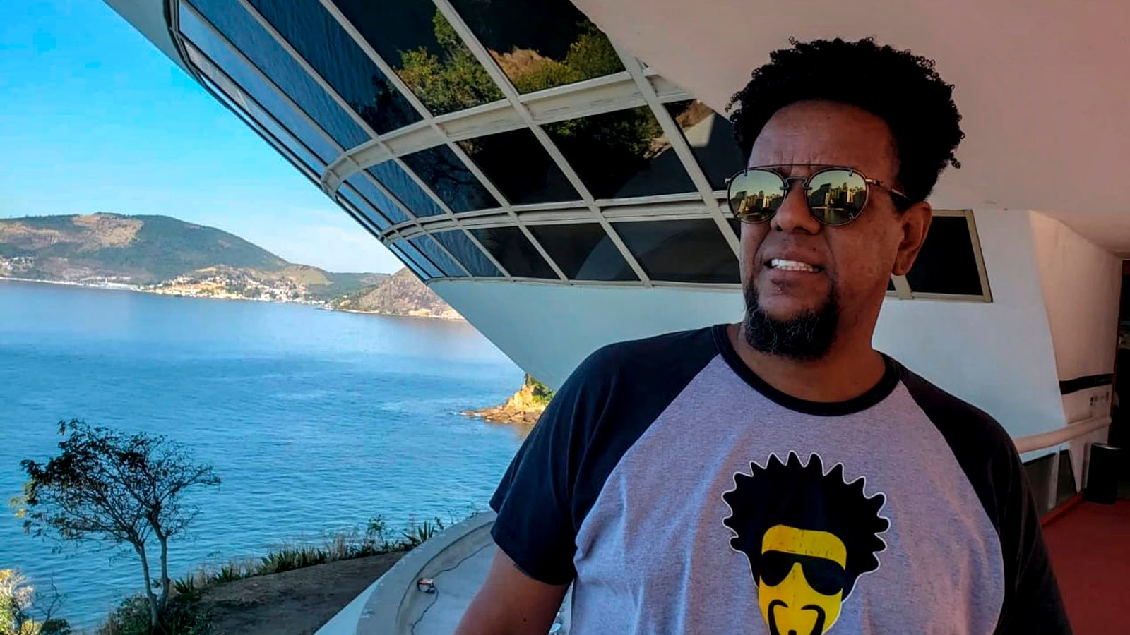 Conheça o multifacetado ‘Serjão Prole Preta’: Psicólogo, teólogo, professor e autor da incrível música ‘Geléia Geral’.