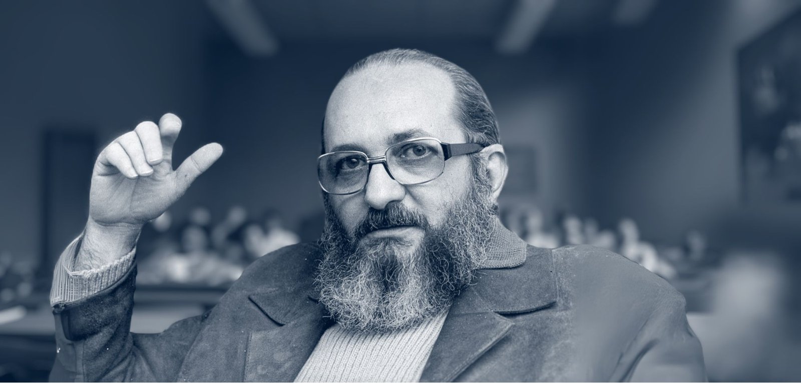 Paulo Freire: Um educador em defesa da consciência crítica e uma vida dedicada à educação